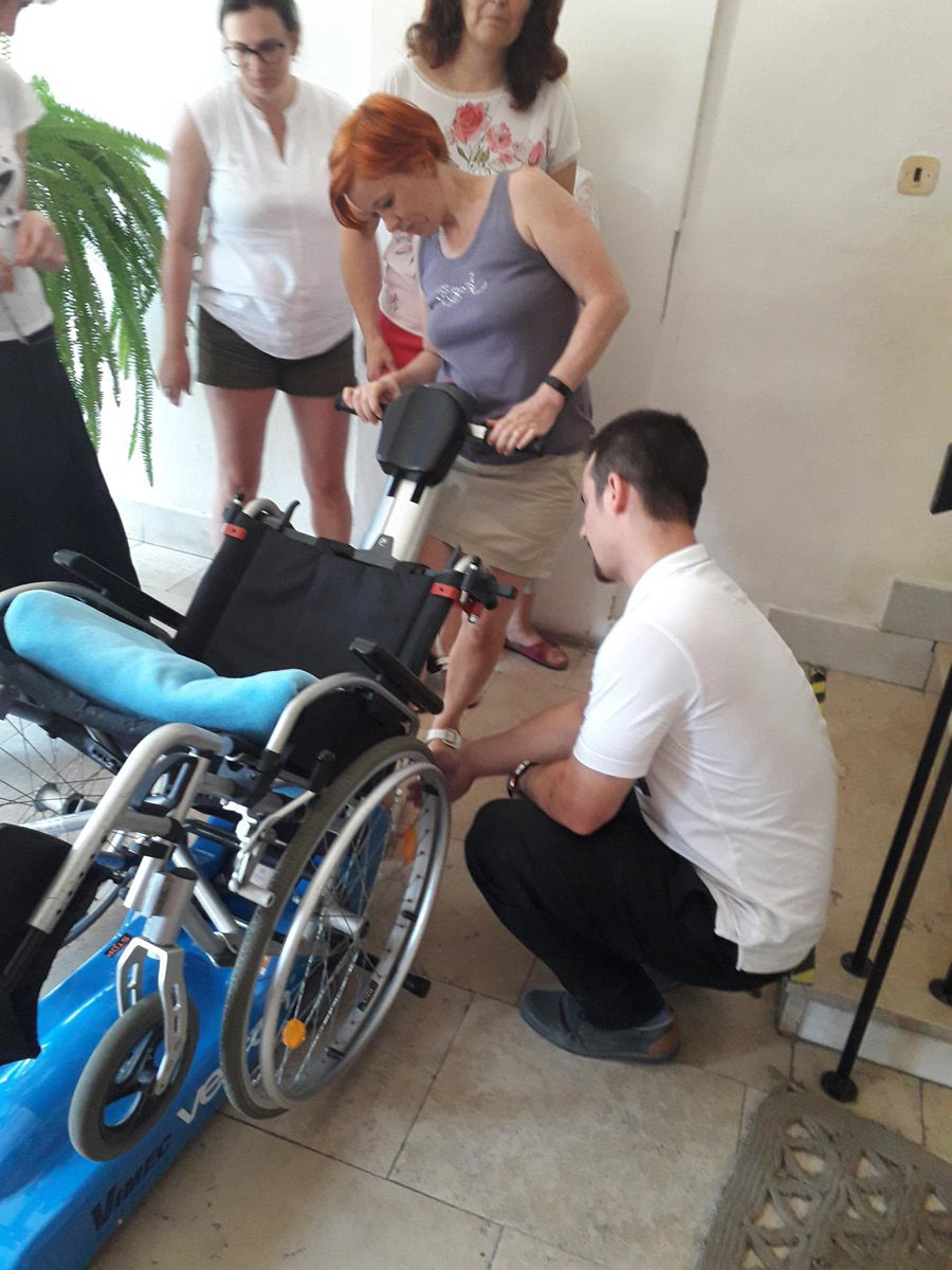 Slávnostné odovzdanie schodolezu - Velcon.sk