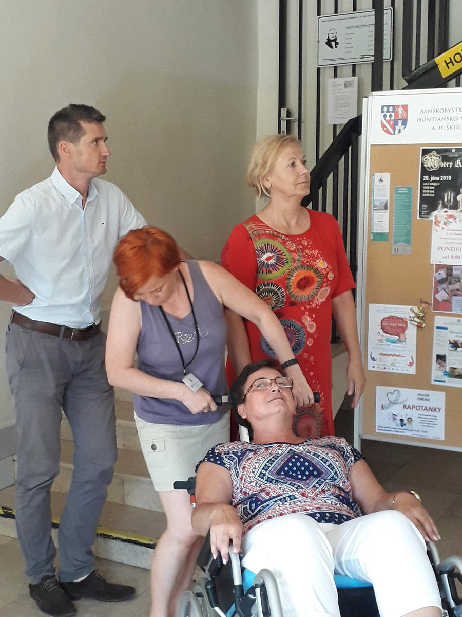 Slávnostné odovzdanie schodolezu - Velcon.sk