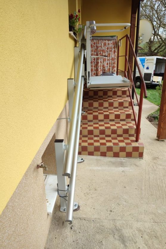Šikmá schodisková plošina Logic v rodinnom dome v Kostoľanoch pod Tíbečom okr. Nitra