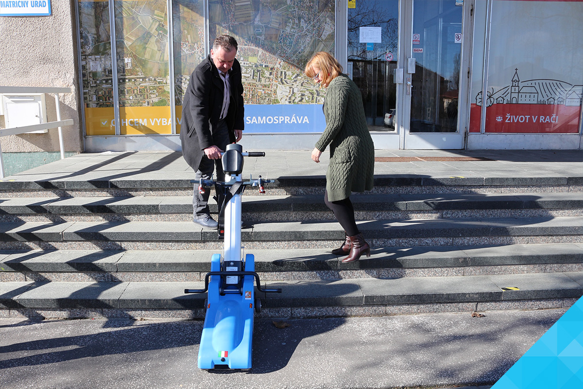 Pásový schodolez pre vozičkárov