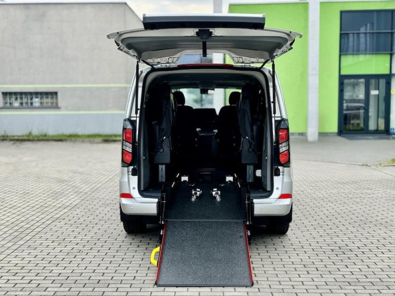 Ukážka nástupnej plošiny pre bezbariérové auto Ford Independence